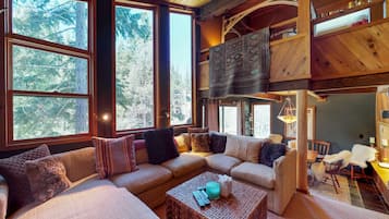 独立别墅, 多张床 (Treehouse in the Mountains) | 客厅