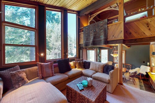 Treehouse in the Mountains