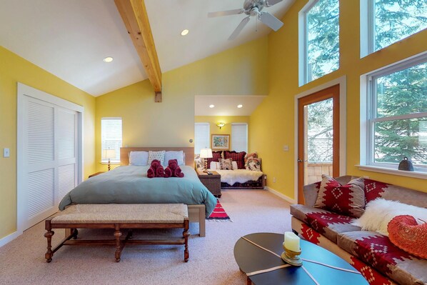 House, Multiple Beds (Treehouse in the Mountains)