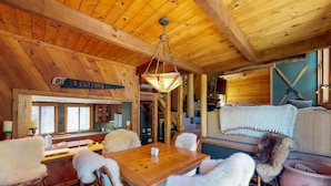 House, Multiple Beds (Treehouse in the Mountains) | Living room - Treehouse in the Mountains (Olympic Valley)