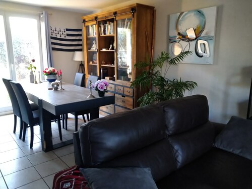 Chambres dans maison, piscine dans résidence