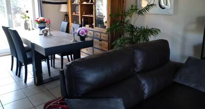 Chambres dans maison, piscine dans résidence