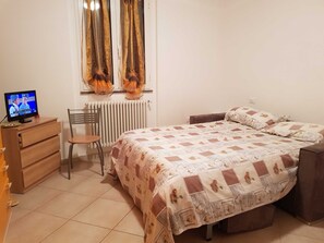 3 bedrooms, Internet - New apartment 200 meters from the sea (Cecina)