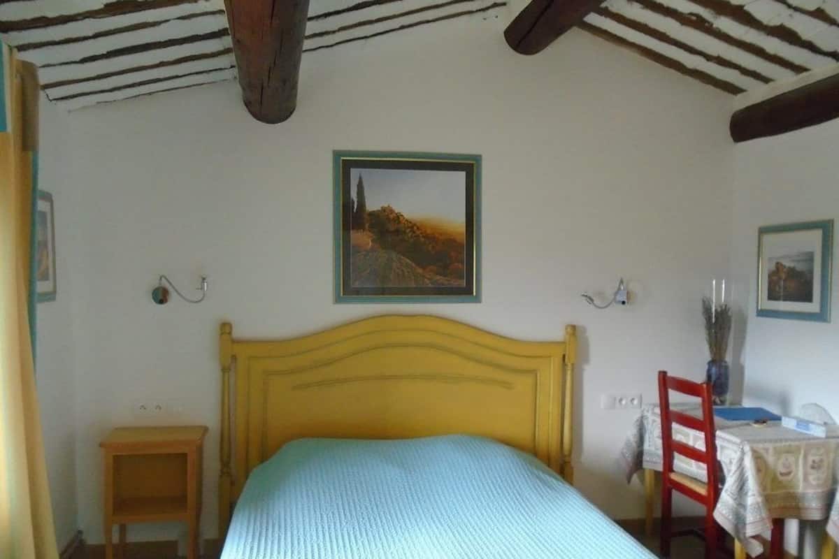 Individually decorated, individually furnished, free cots/infant beds