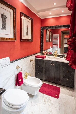 Apartment, 1 Schlafzimmer | Badezimmer | Dusche, Regendusche, kostenlose Toilettenartikel, Haartrockner