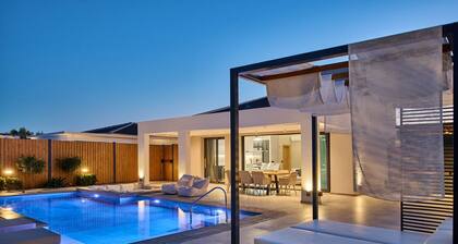 Private pool Villa with sea view at 250 m from the sea/beach