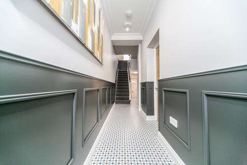 Flat 14 Helena House, 1-Bed, Sleeps 3, Parking