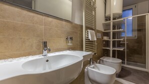 Apartment, 2 Bedrooms | Bathroom | Shower, rainfall showerhead, free toiletries, hair dryer