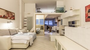 Apartment, 2 Schlafzimmer | Wohnbereich | LCD-Fernseher