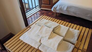 Standard Double Room, 1 Queen Bed, Non Smoking (Room 4) | Free WiFi, bed sheets