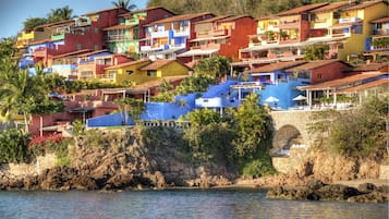 Vista frontal de la propiedad