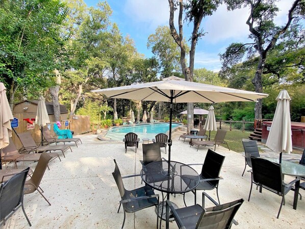 82a7e2cb - Angler Haus , Rustic Wundercove Cottage , Access to Shared Pool and River (New Braunfels)