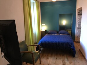 1 slaapkamer, een strijkplank/strijkijzer, reisbedje, gratis wifi