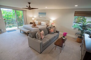 Smart TV, video games - The #1 Luxury OCEAN FRONT Mansion!  Sleeps 32 (lahina)