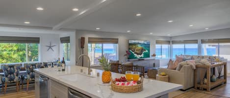 Private kitchen | Fridge, microwave, oven, stovetop