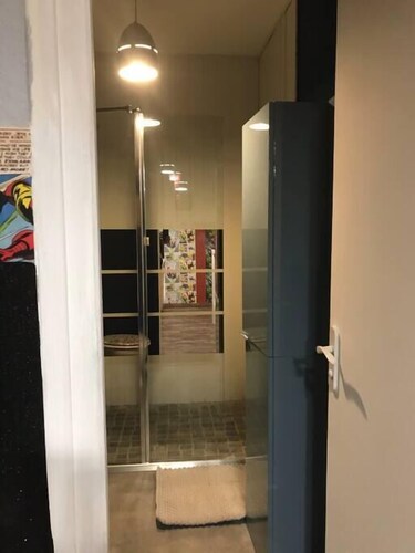 APPARTEMENT POP ART AVEC GARAGE CENTRE HISTORIQUE.