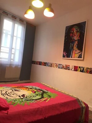 1 camera, insonorizzazione, ferro/asse da stiro, culla da viaggio