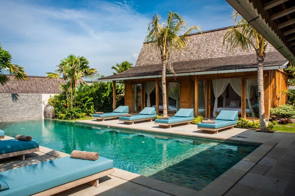 Pool - Beautiful 5 Star Holiday Villa in a Prime Location in Kerobokan (Bali)