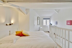 1 bedroom, iron/ironing board, free WiFi, bed sheets - Sweet Melody - Beau Duplex - Quartier Saint Pierre (Bordeaux)