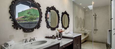 ヘアドライヤー、タオル