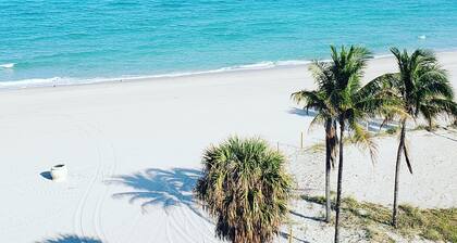 Beachfront 2BR w/Balcony, Pool, Free Parking, Prime Location