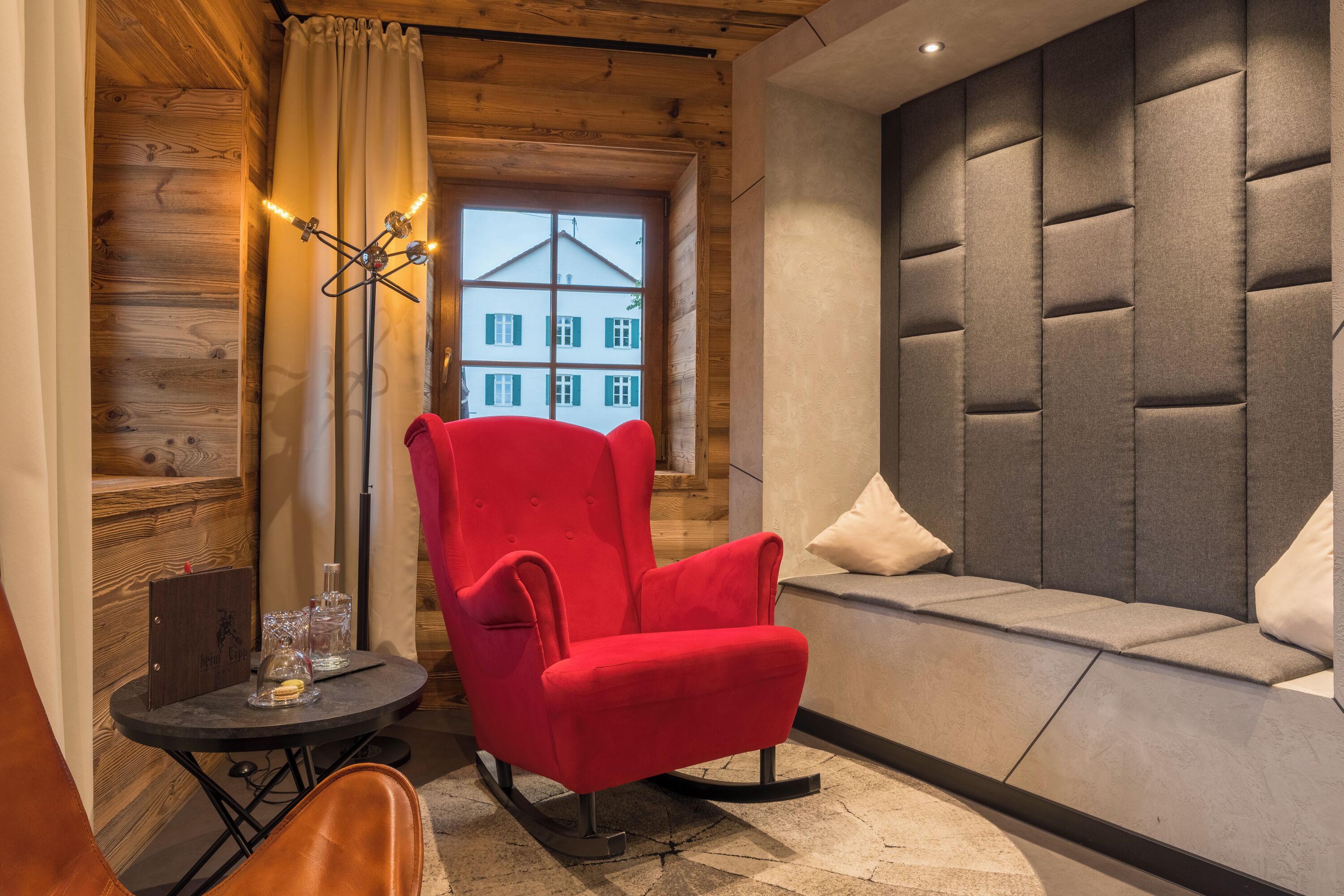 Kamar Deluks | Minibar dan didekorasi berbeda-beda