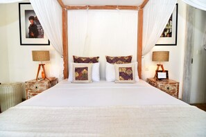 3 bedrooms, iron/ironing board, internet, bed sheets