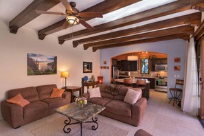 Maison, 2 chambres | Salle de séjour