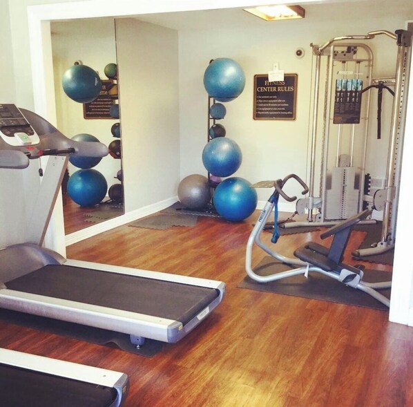 Fitness facility - This is condo & Including free menities (Houston)