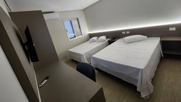 Kamar Double atau Twin Deluks | Minibar, kedap suara, dan Wi-Fi gratis