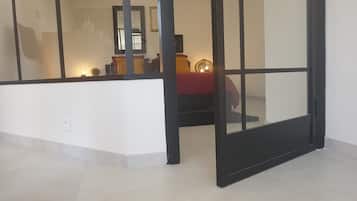 1 chambre, fer et planche Ă repasser, Wi-Fi gratuit, draps fournis