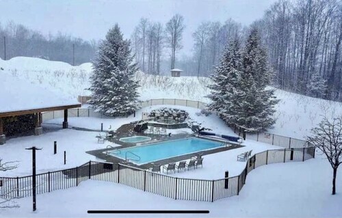 Best Location Ski In/Out at Schuss Mountain! Purple Lift Outside Your Backdoor!