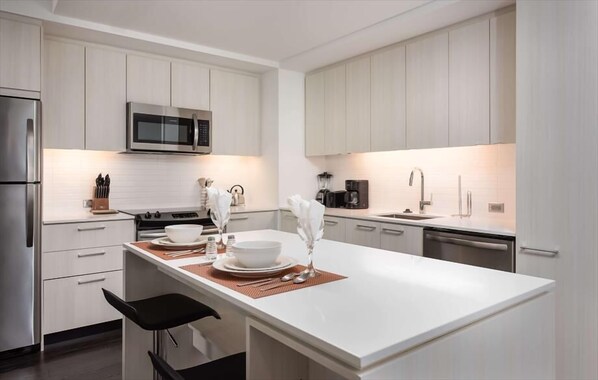 冰箱、微波炉、烤箱、炉灶