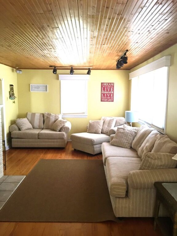 2 Br House Beach Haven Centrally Located - Beach Haven, NJ