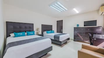 Habitación cuádruple superior | Ropa de cama hipoalergénica y decoración personalizada