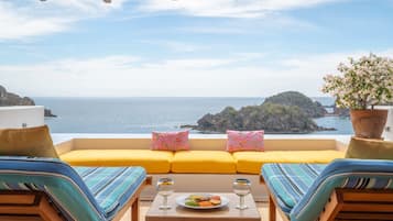Deluxe Apartment, Multiple Beds, Ocean View (CASITA DELFIN) | Terrace/patio