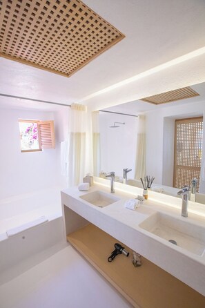 Apartamento, 1 habitación, vistas al mar (CASITA PAPAYA) | Baño | Ducha y cabezal de ducha tipo lluvia