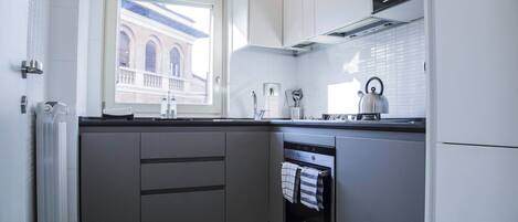 Frigorifero, microonde, forno, macchina per tè/caffè