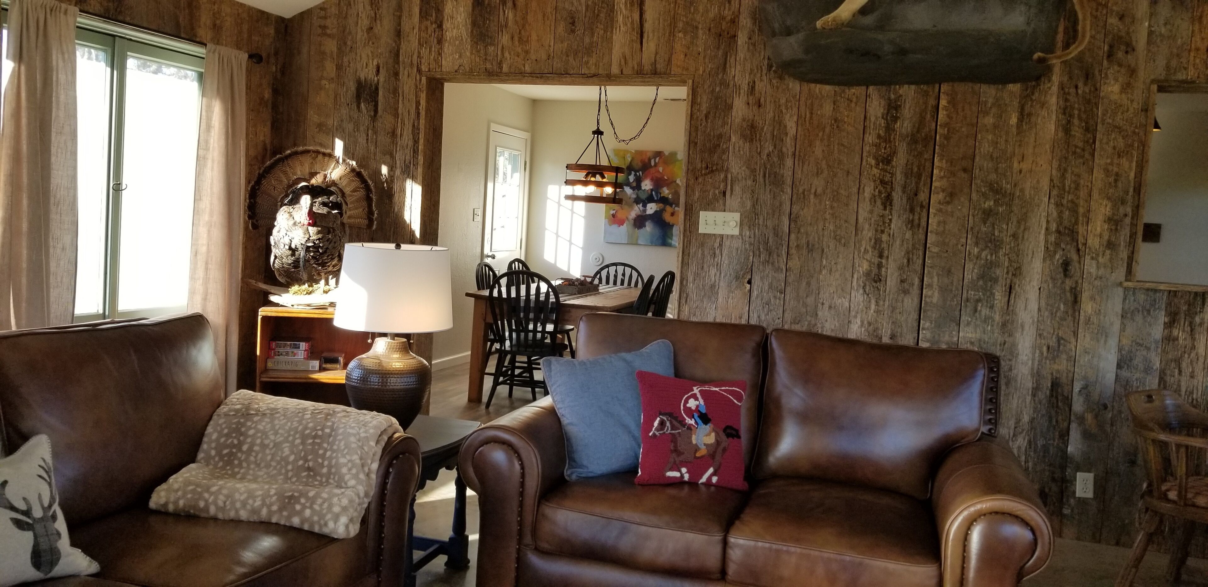 Smart TV, fireplace, table tennis, books