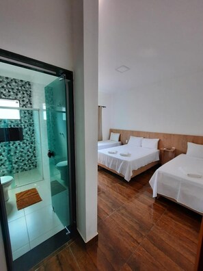 1 bedroom, minibar, desk, blackout drapes - Pousada Limas Suítes (Capitólio)