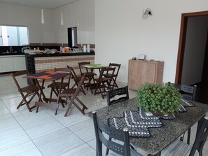 Shared kitchen - Pousada Limas Suítes (Capitólio)