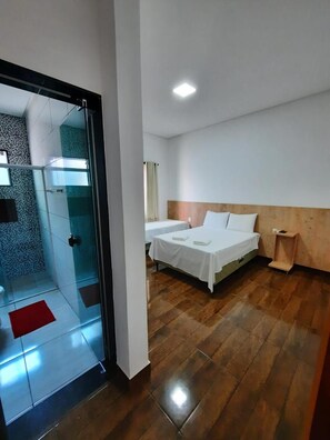 1 bedroom, minibar, desk, blackout drapes - Pousada Limas Suítes (Capitólio)