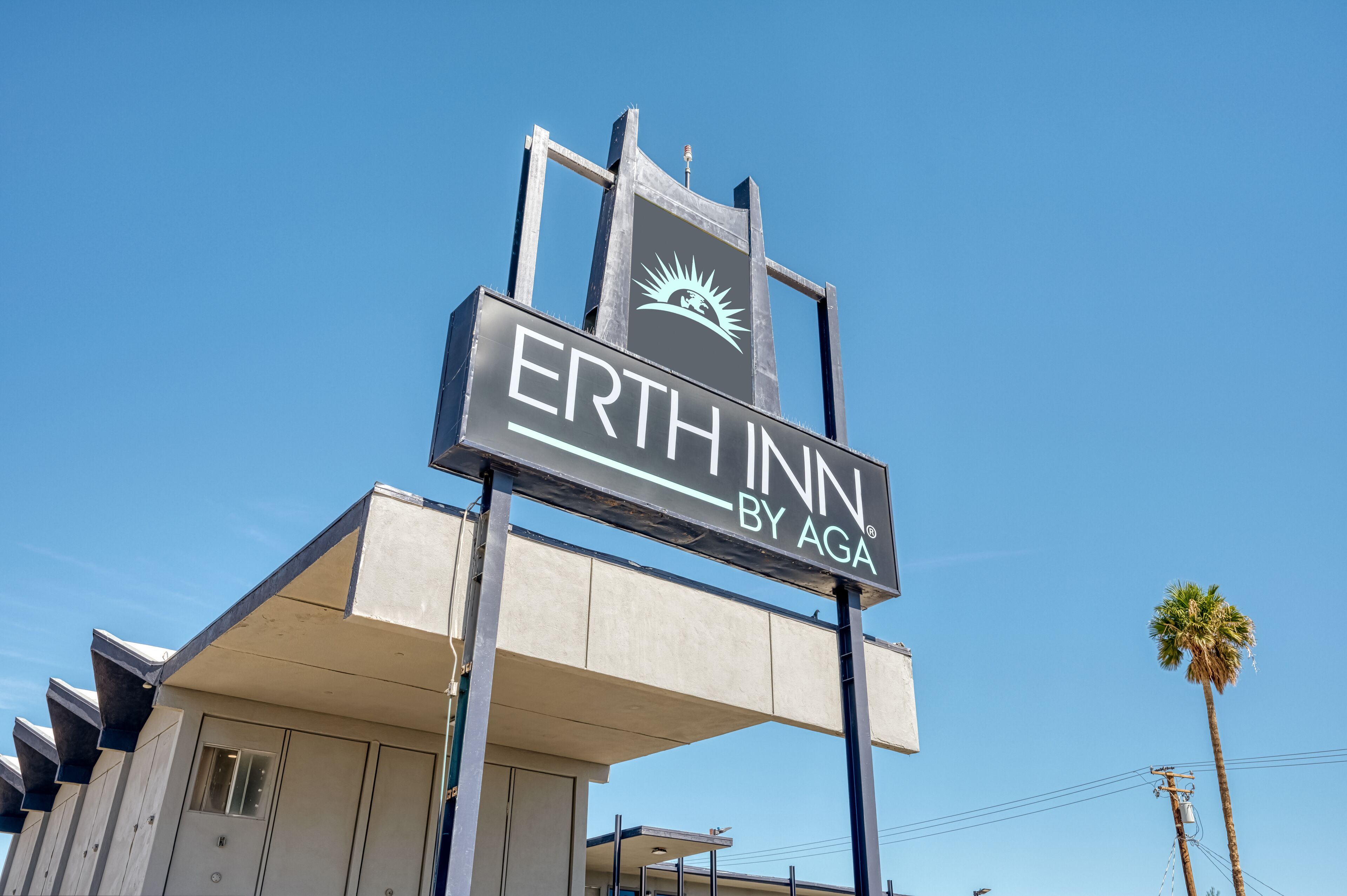 A hotel sign with the name 'ERTH INN BY AGA'.