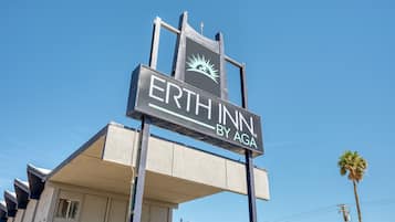 A hotel sign with the name 'ERTH INN BY AGA'.