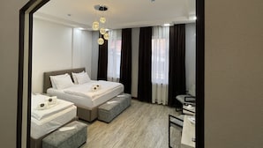 Blackout drapes, iron/ironing board (on request), WiFi (free) - Hotel Shosh Palace (Tashkent)