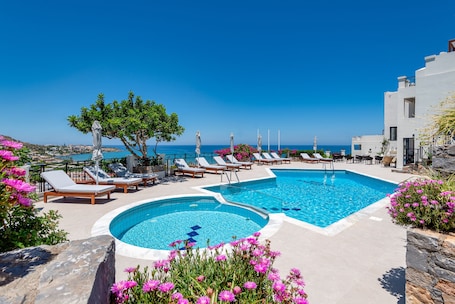 Seasonal outdoor pool. Minois Boutique Hotel - Adults Only