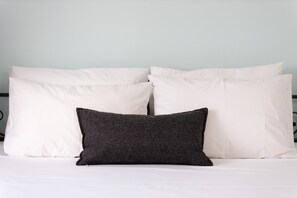 Double Room, 1 Katil Ratu (Queen), Sea View | Peralatan tempat tidur premium, peti besi dalam bilik 