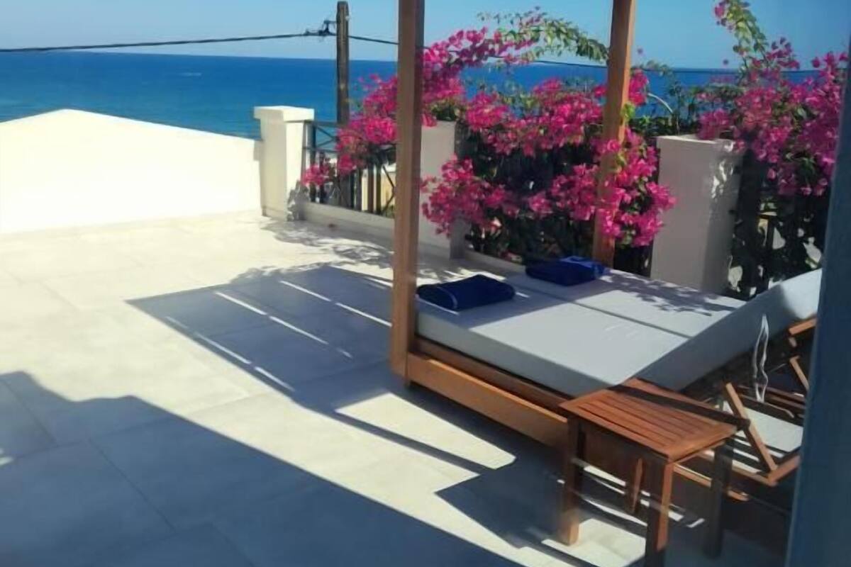 Deluxe Suite, Sea View, Large Terrace with Sunbeds | バルコニーからの眺望