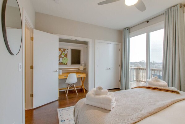 3 bedrooms, desk, iron/ironing board, WiFi