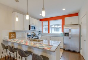 Fridge, microwave, oven, stovetop - Skyline Views - Romantic & Fun - Downtown Location (Nashville)